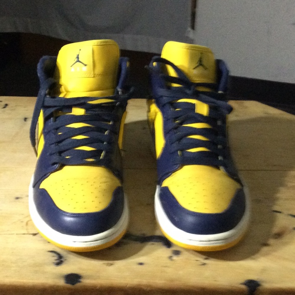 Jordan Sneakers Yellow and Navy